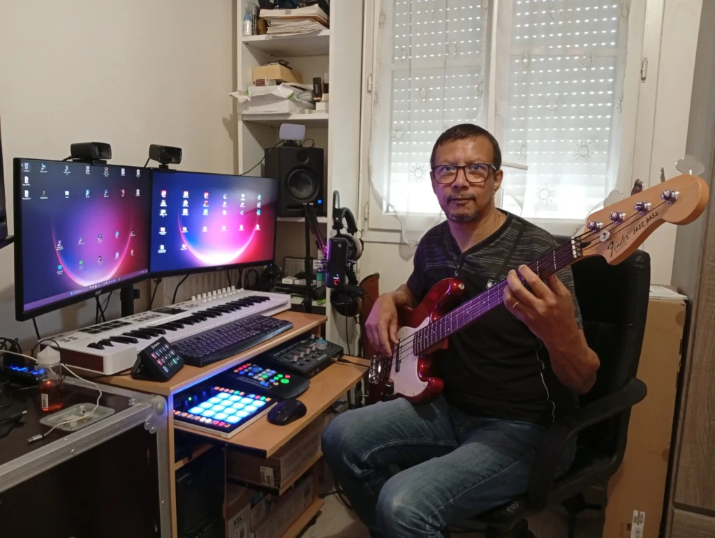 Avec ma basse dans mon home studio